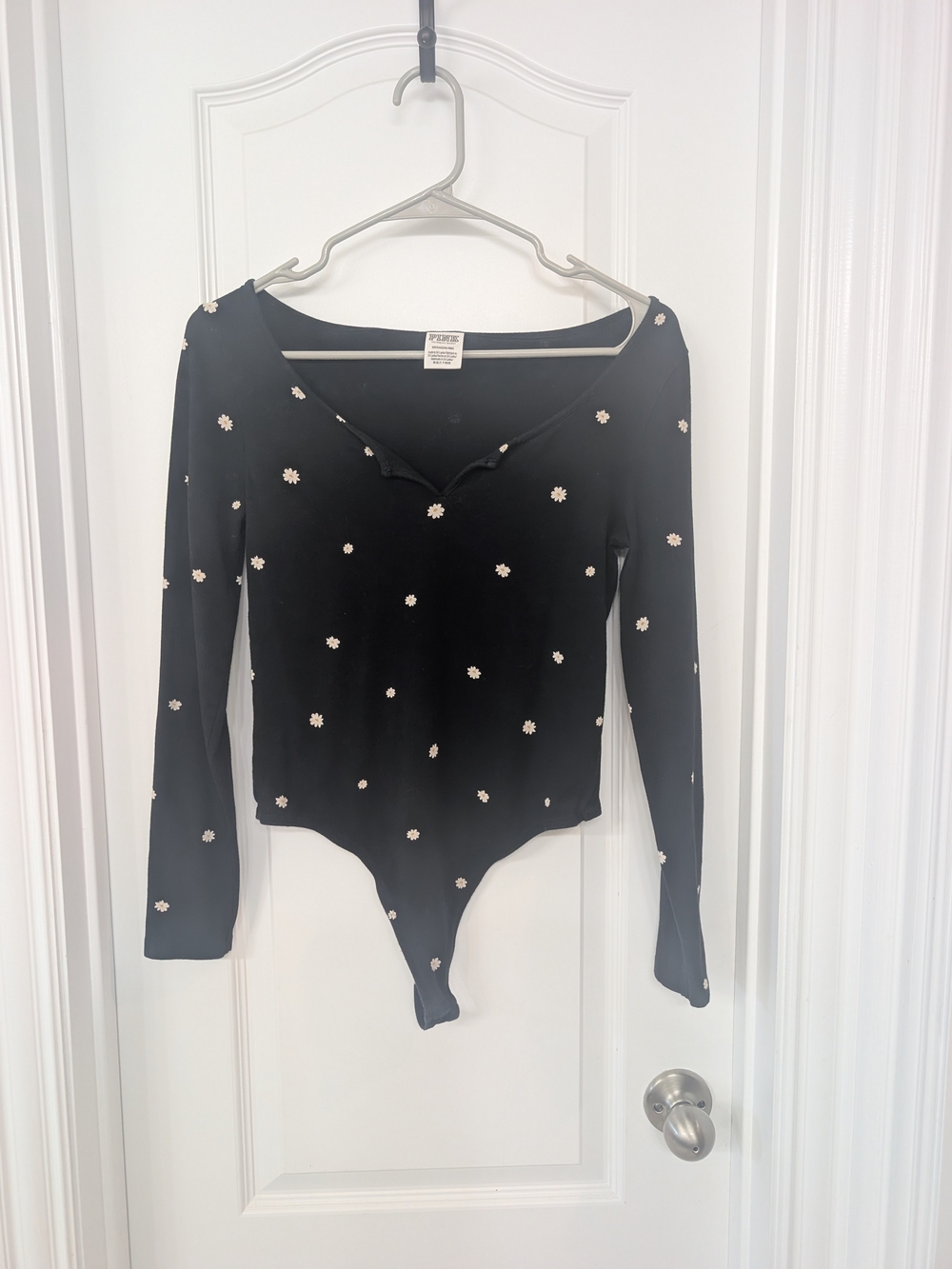 PINK Victoria's Secret Black Daisy-Print Long Sleeve Bodysuit